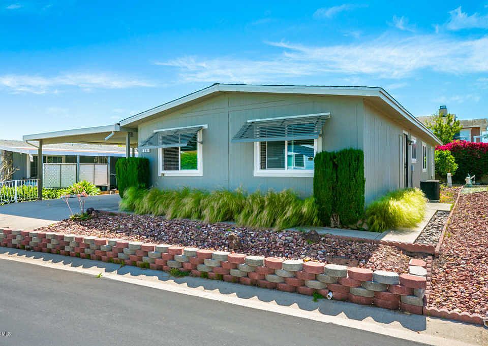 1st image of 14 Poinsettia Gardens Dr #14
