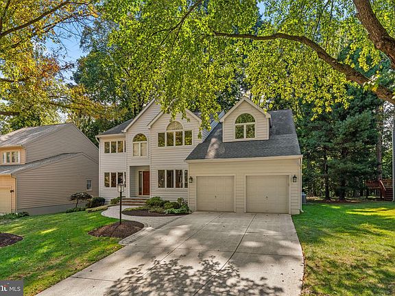 3rd image of 10684 Quarterstaff Rd