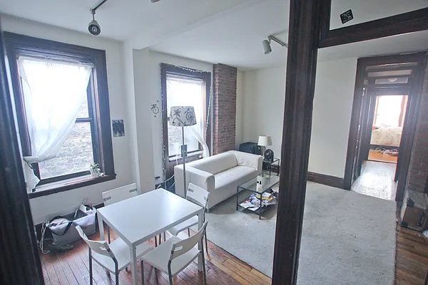 Rented by Jonis Realty | media 2