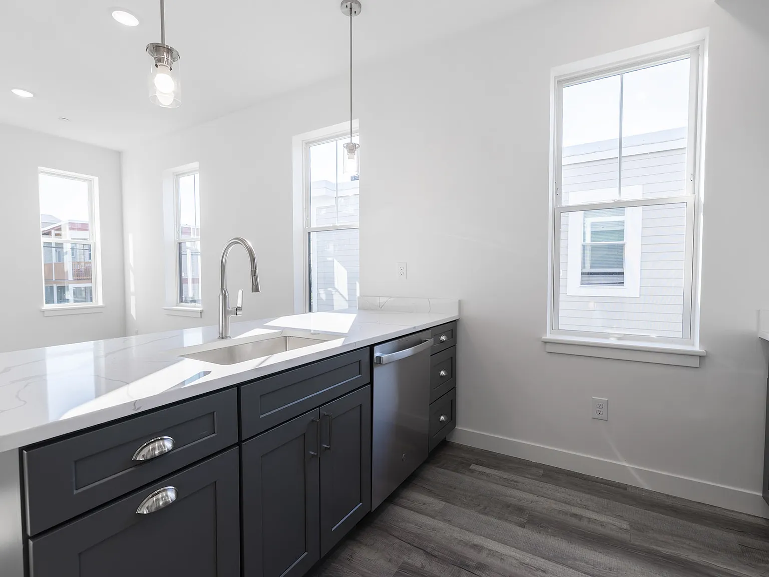 2 bed, 900 sqft, $3,250 — Photo 2