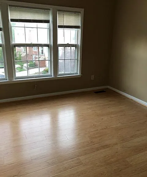 12016 Johns Pl — Photo 9