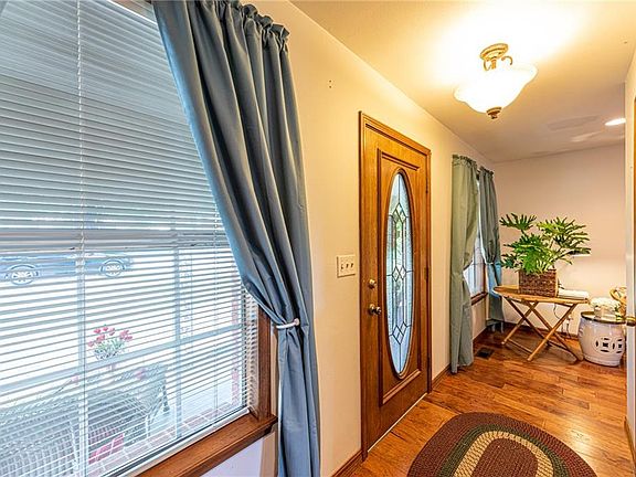 5th image of 104 Brenda Ave