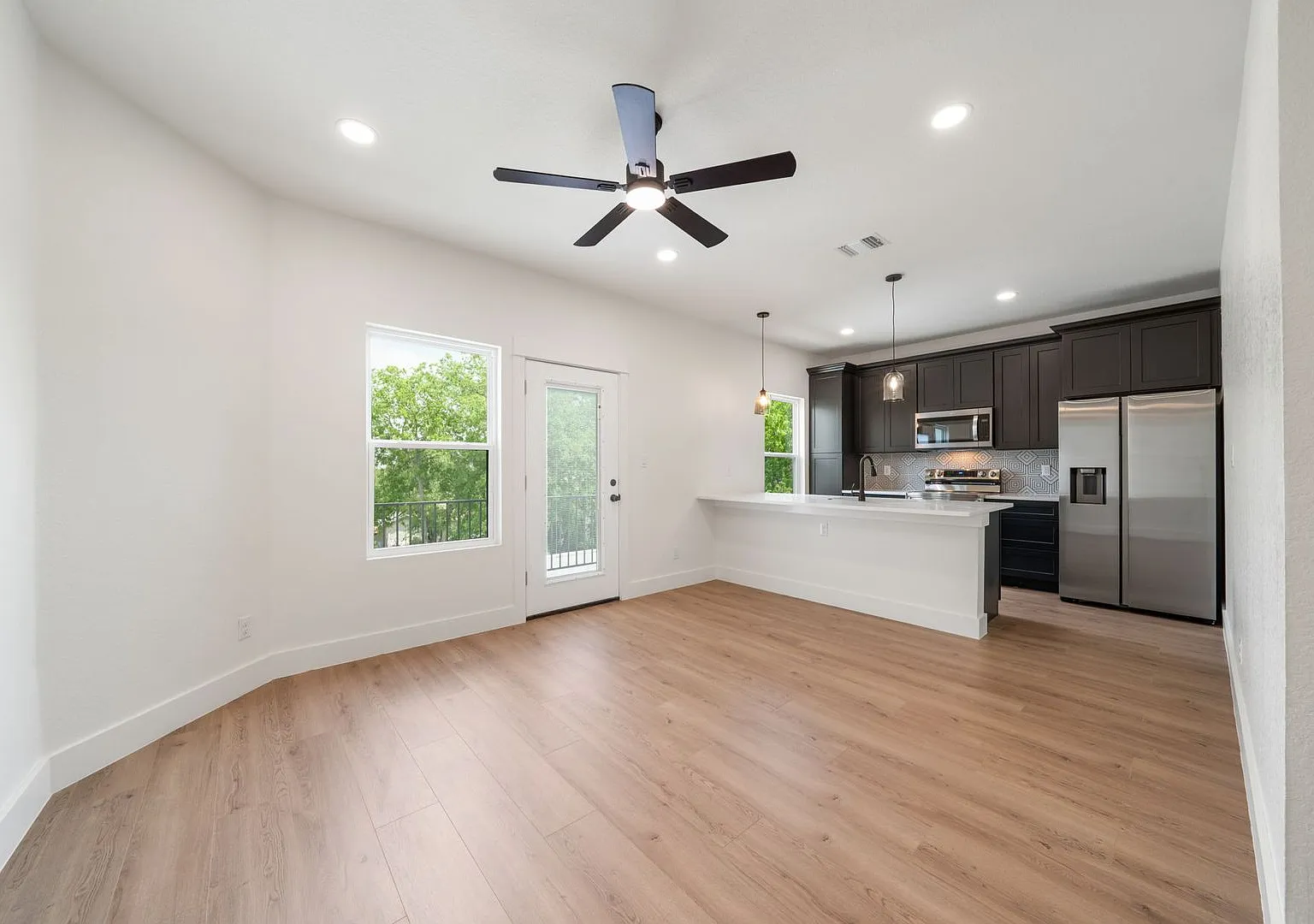 Room in 3 Bedroom Home at Princeton Ave — Photo 3