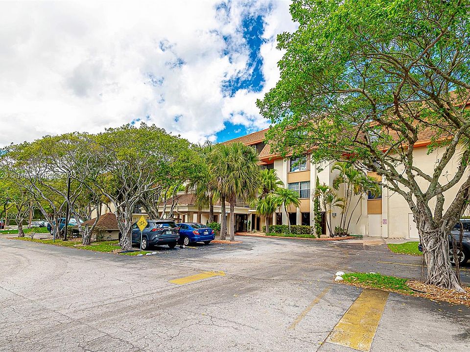 1st image of 671 NE 195th St APT 218