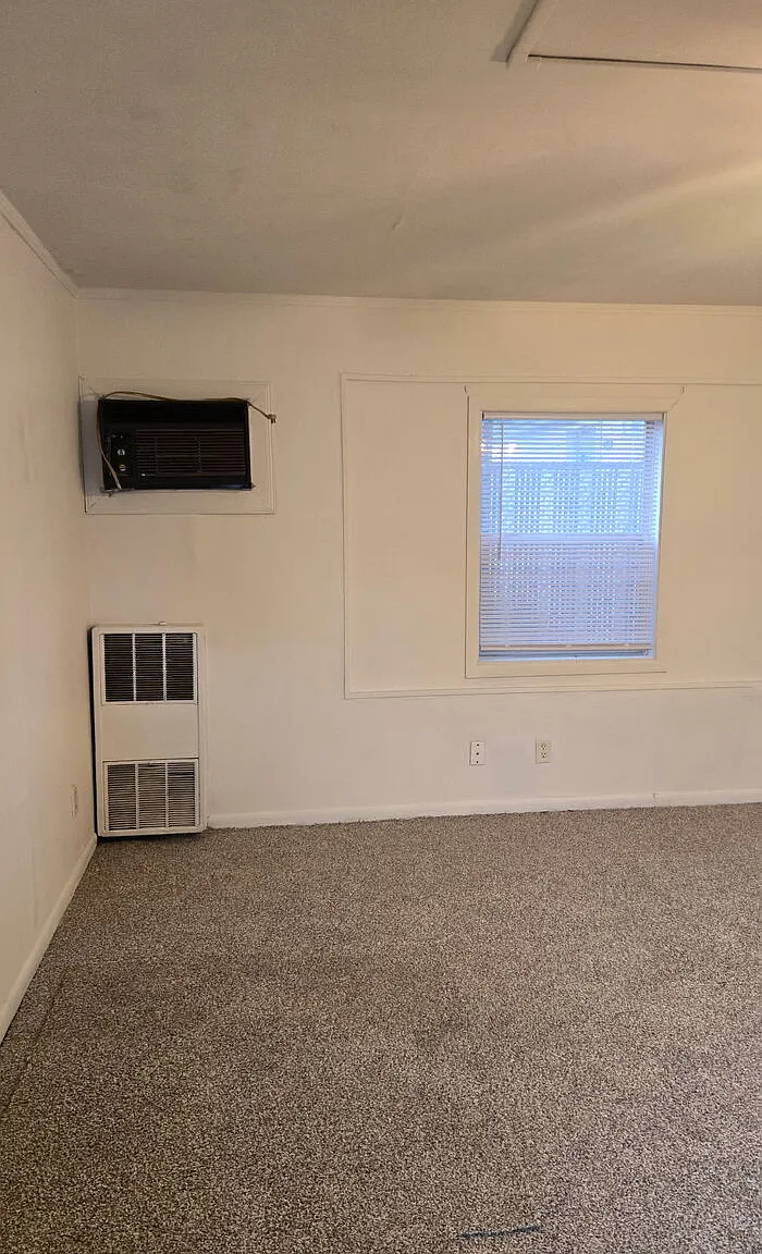 3 bed, 1.0 bath, 1225 sqft, $1,500 — Photo 2