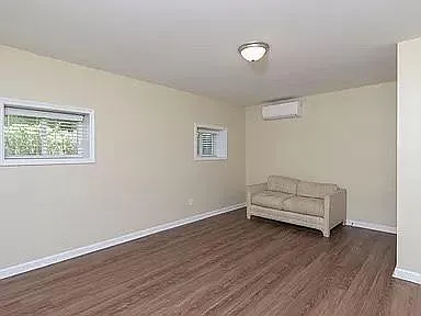 513 Tyler St — Photo 23