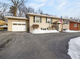 2813 Oneida St, Utica, NY 13501