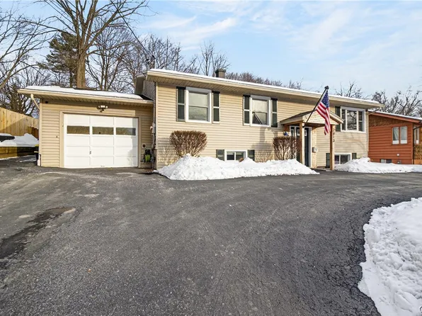 2813 Oneida St, Utica, NY 13501