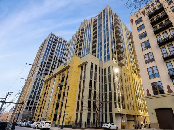 720 N Larrabee St APT 1401, Chicago, IL 60654
