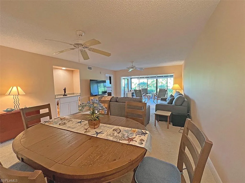 Building Photo - 15400 Cedarwood Ln #102
