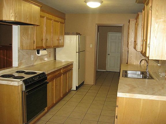 Kitchen with all appliances