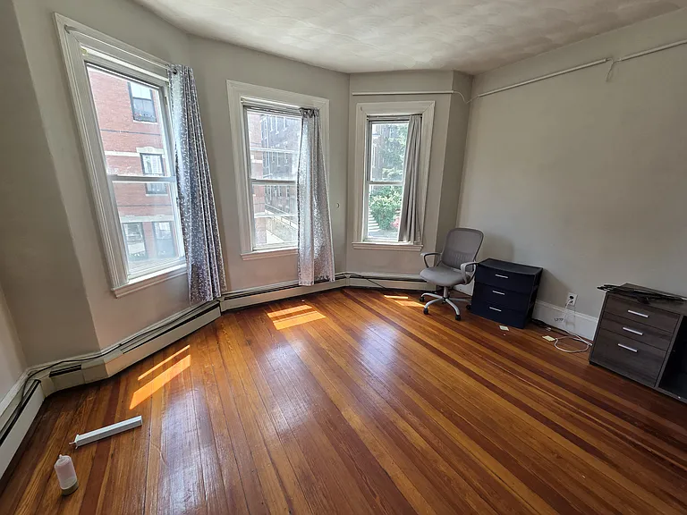77 Walnut St #1 — Photo 2