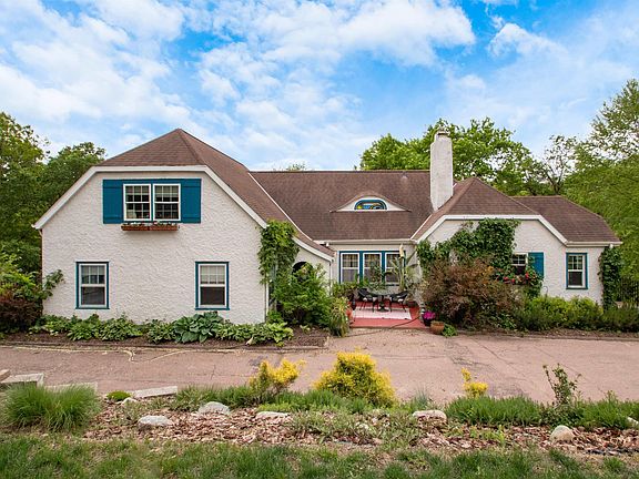 2nd image of 2000 Plum Creek Rd