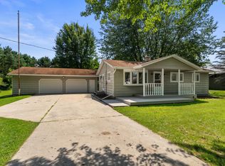 1621 Ruby Ln, Manitowoc, WI 54220