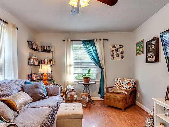 5th image of 414 Broadview Dr