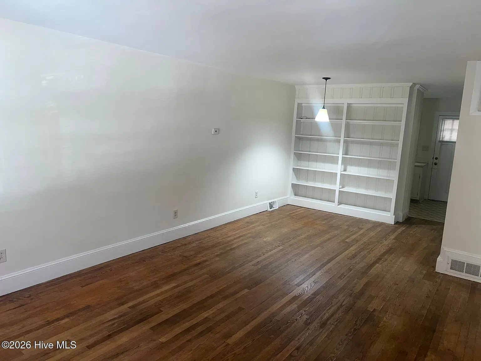 2 bed, 1.0 bath, $1,100 — Photo 4