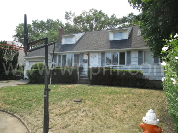 11 Vine Haven Ln, Commack, NY 11725