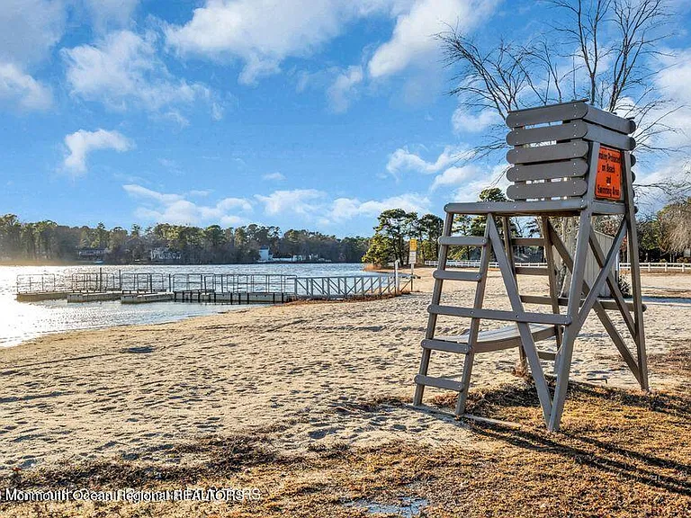 1708 Lake Dr — Photo 65