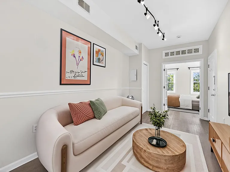 258 Pine St #2R — Photo 8