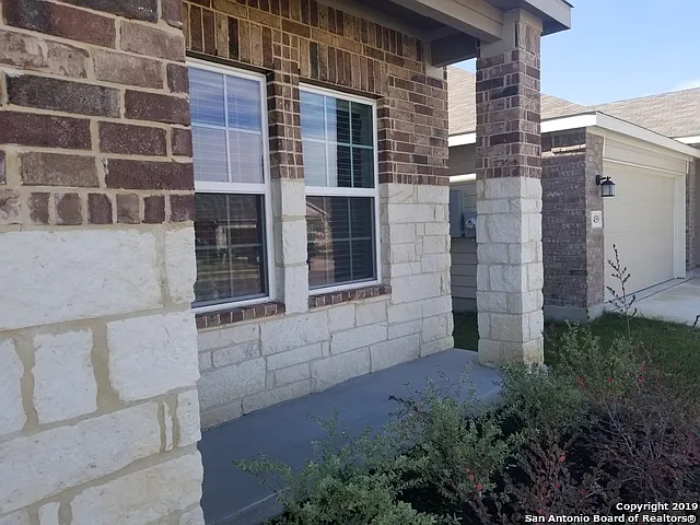 4 bed, 2.5 bath, 2764 sqft, $2,200 — Photo 3