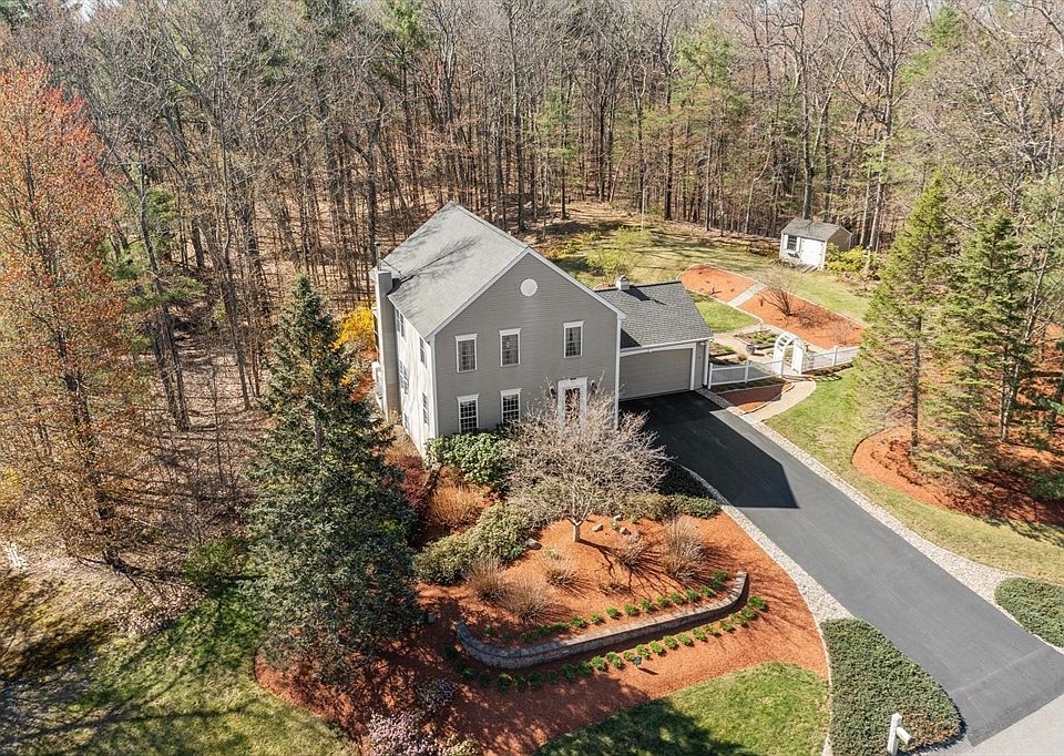 1st image of 40 Longwood Dr