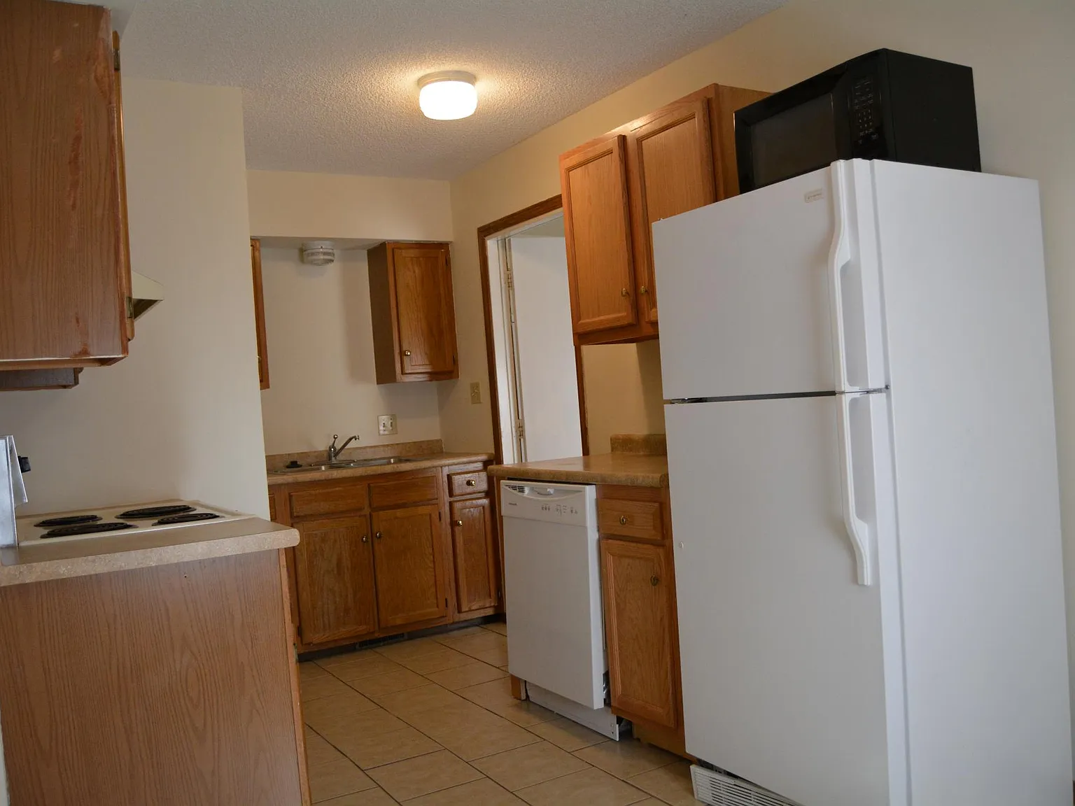 3 bed, 1214 sqft, $1,080 — Photo 2