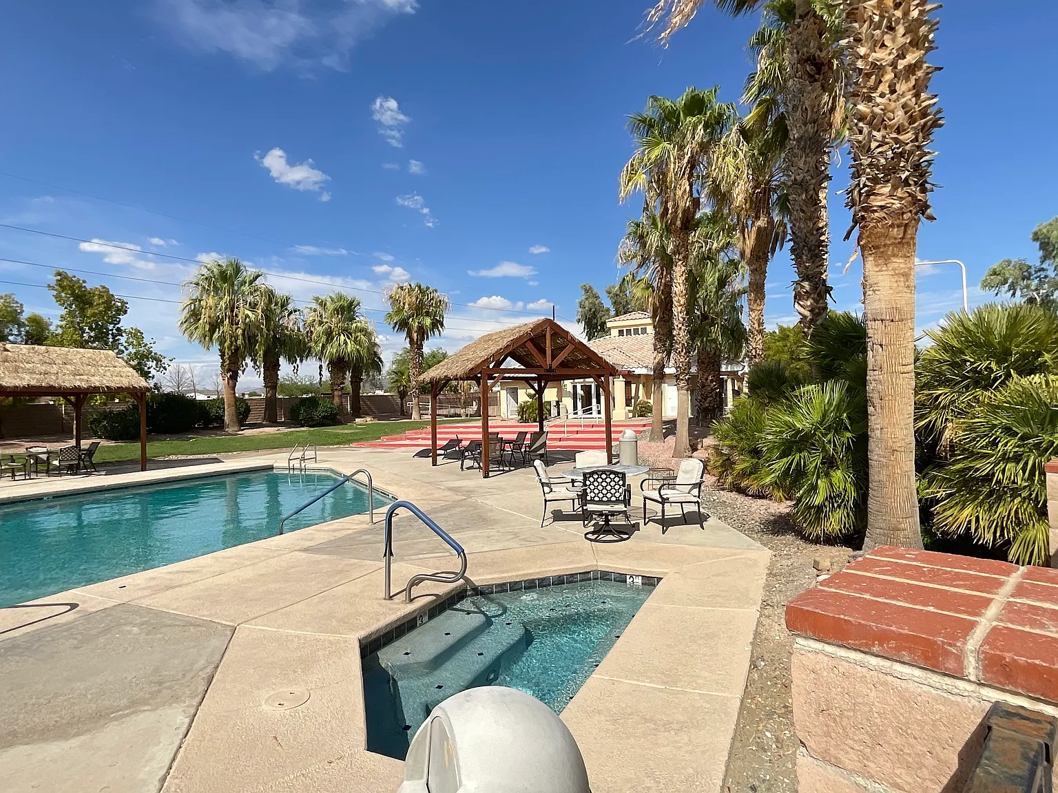 3 bed, $2,000 — Photo 2