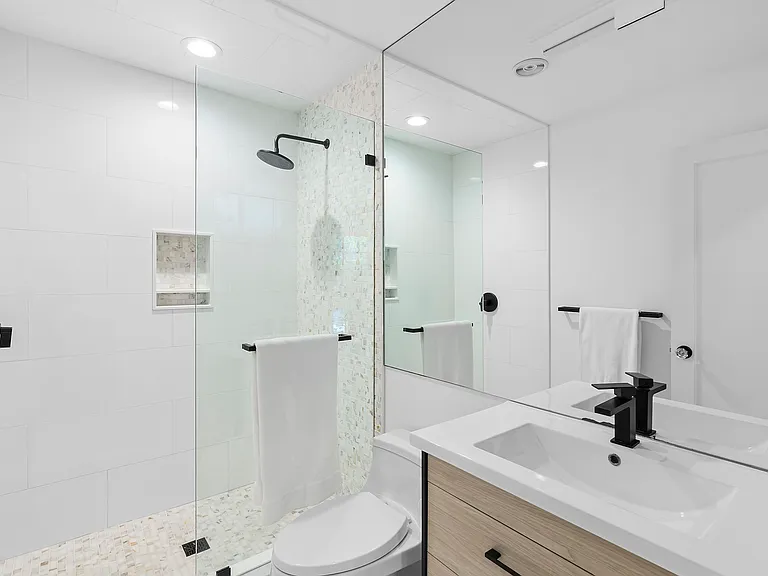 109 Franklin Ave — Photo 14