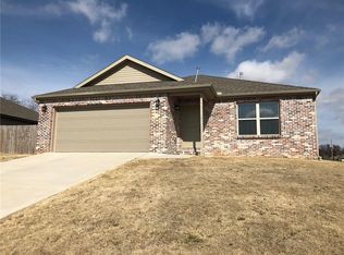 3401 Cherry Knoll Cir, Springdale, AR 72762