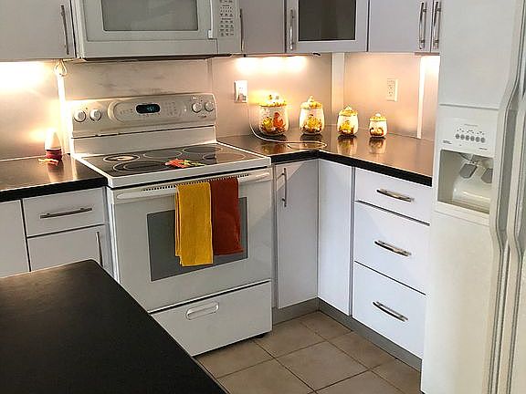 Updated Eat in kitchen