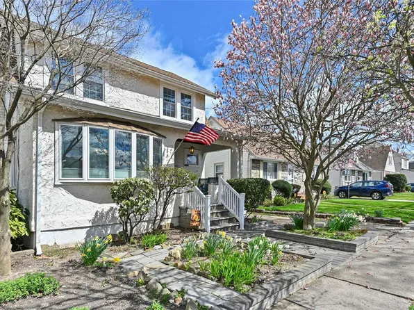 132 N 3rd Street, New Hyde Park, NY 11040