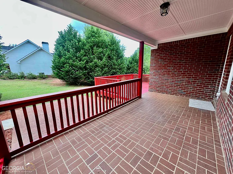 1010 Jacob Dr — Photo 3