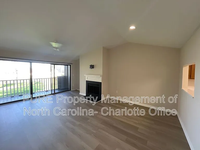 7510 Woods Ln #30 — Photo 11
