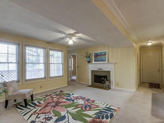 3rd image of 131 N Timber Dr