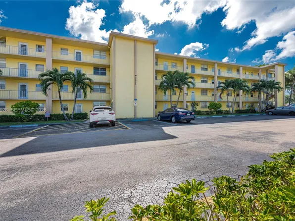 9949 Sandalfoot Blvd, Boca Raton, FL