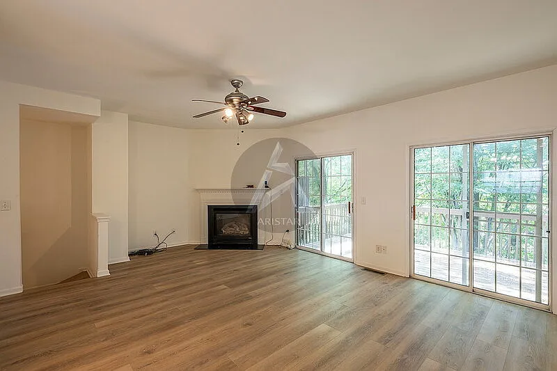 4 bed, 3.5 bath, 1992 sqft, $2,350 — Photo 4