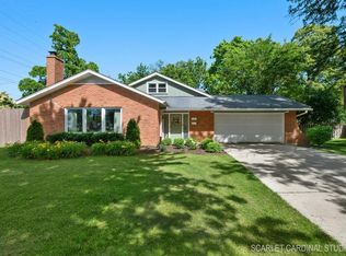 5 E Gartner Rd, Naperville, IL 60540