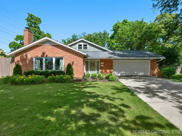 5 E Gartner Rd, Naperville, IL 60540