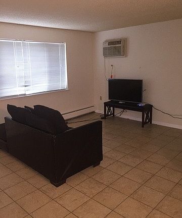 3rd image of 9981 Linda Ln