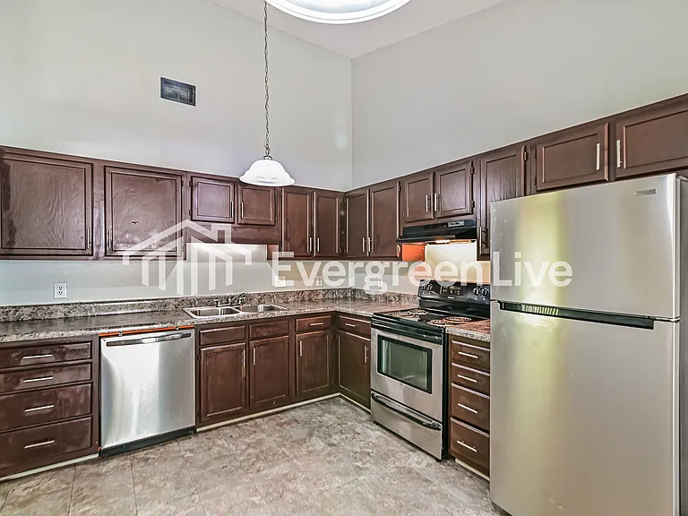 200 Greenlake Dr — Photo 5