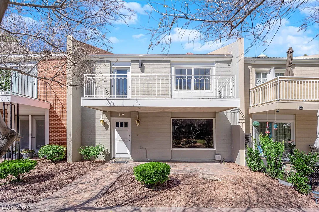 4 bed, 3.0 bath, 2208 sqft, $2,795 — Photo 1
