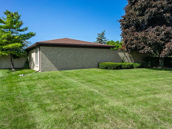 3rd image of 110 Elmshaven Dr