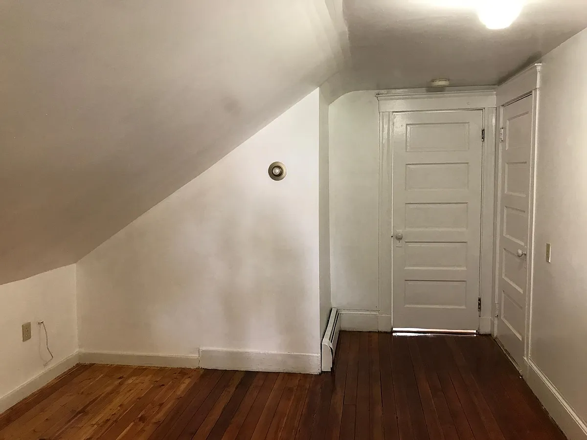 Building Photo - 21 Marlborough Rd #A