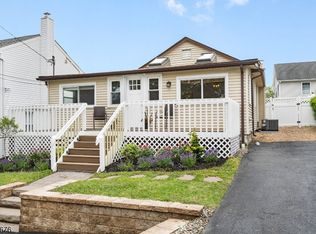 28 Willow St, Mount Arlington, NJ 07856