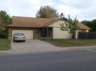 600 N Oak Forest Ln, Derby, KS 67037