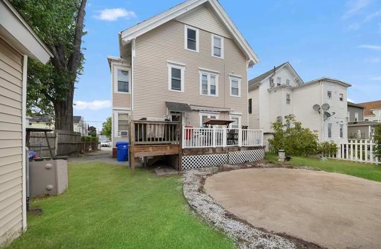 7 bed, $900 — Photo 2