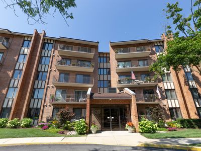701 Lake Hinsdale Dr APT 306, Willowbrook, IL, 60527