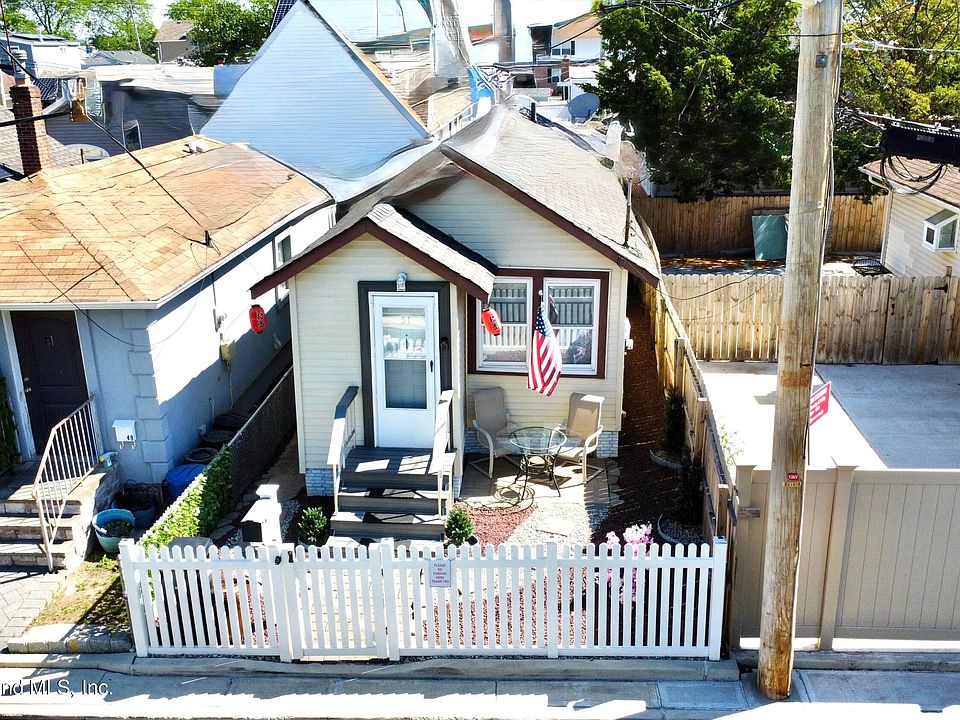 1st image of 51 Seafoam St