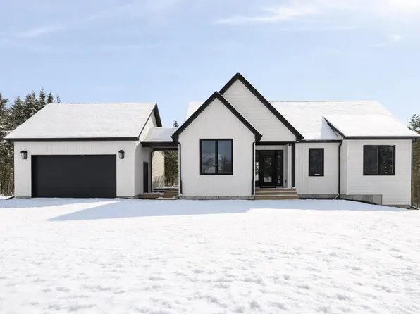 335 Zaffre Dr, Middle Sackville, NS B4E 0X4