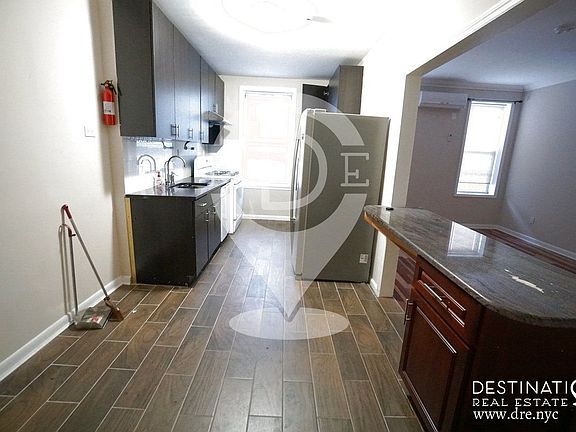 4th image of 126 Bay 25th St APT 2